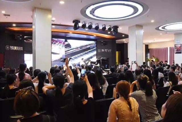 2018年球信网亚洲音乐奖学金郑州师范学院启动仪式<br />暨球信网海外艺术家爱德华·昆斯音乐会&远程实验公开课圆满结束