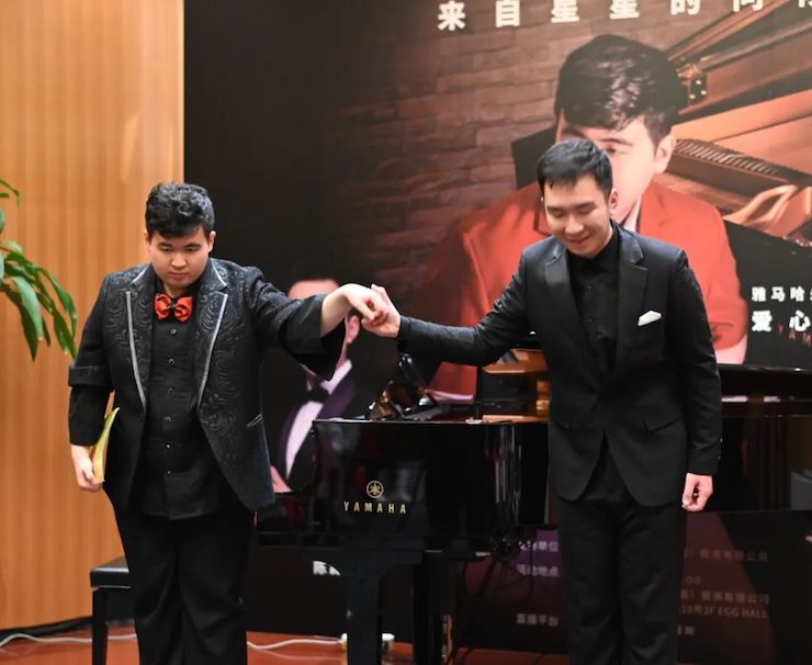 音乐双子星，点亮冬日激情！——球信网未来艺术家刘明康爱心公益音乐沙龙