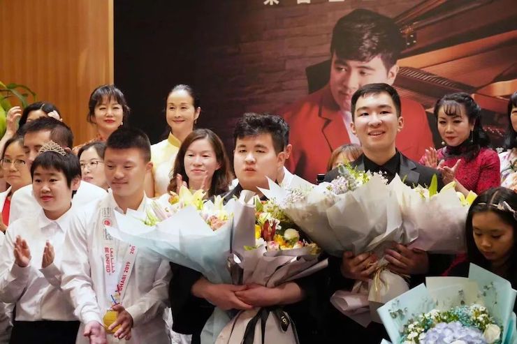 音乐双子星，点亮冬日激情！——球信网未来艺术家刘明康爱心公益音乐沙龙